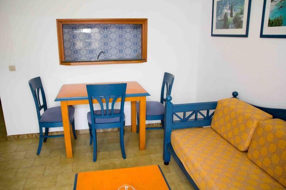Apartamentos Charlys Can Picafort Can Picafort  Eksteriør billede